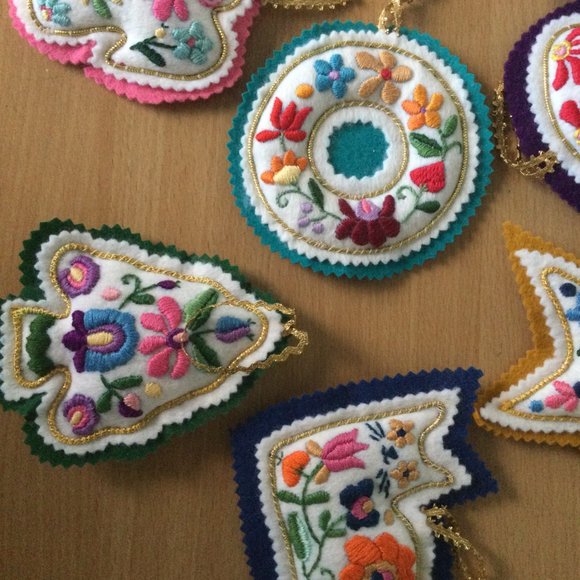 8 Handmade Stuffed Christmas Ornaments Embroidery decoration different shape - Picture 5 of 6